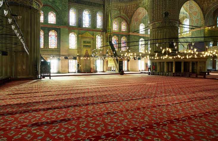 interior-blue-mosque-shining-carpets