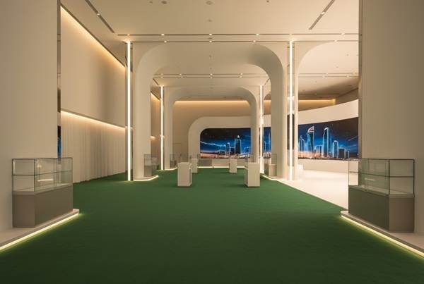 green exhibition carpet in dubai mal