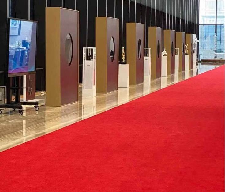 red exhibition carpet installation in dubai marina